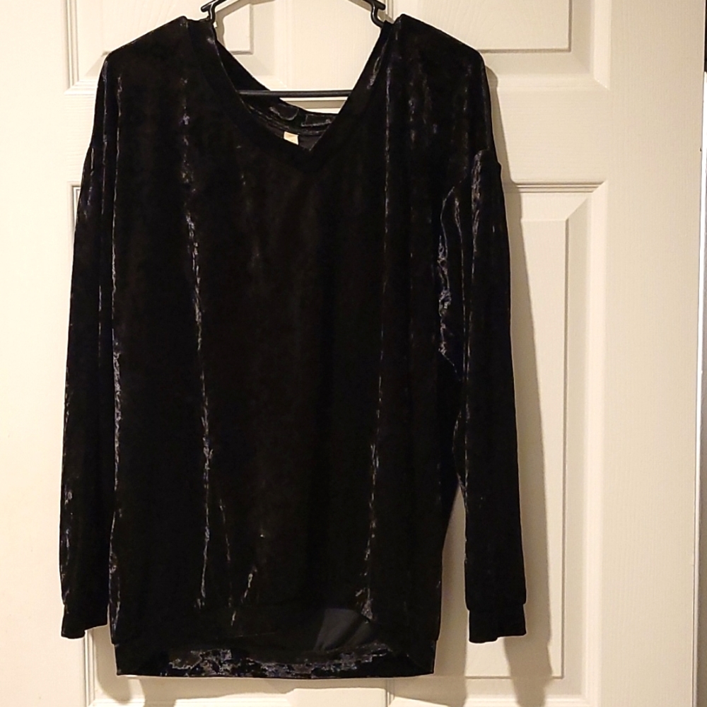 Like new Crushed velvet long sleeve black women's size medium